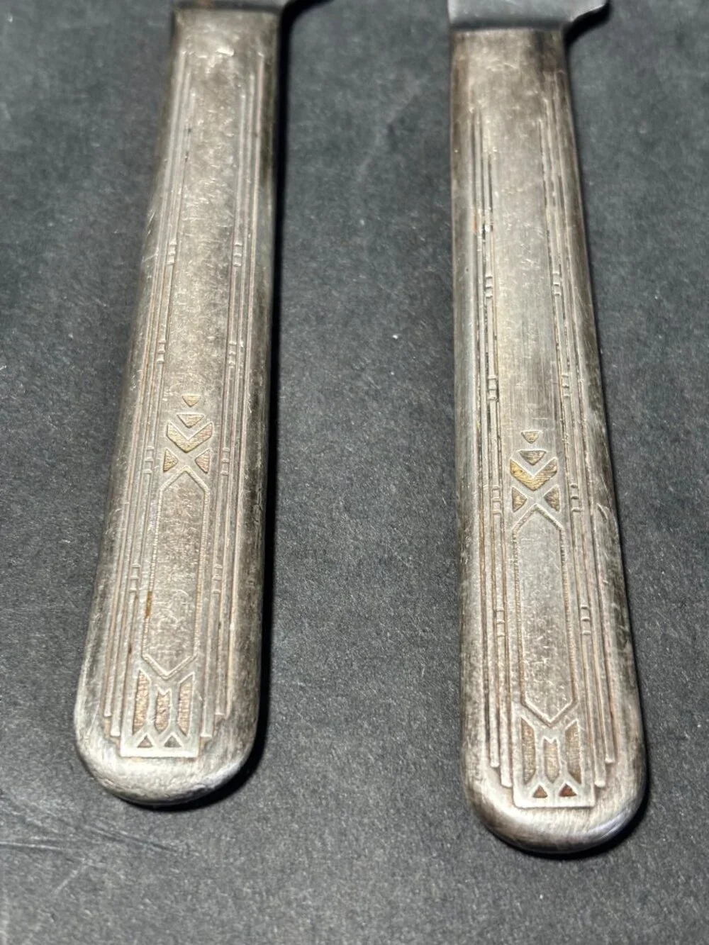 Vintage 30s Tudor Stainless Friendship Madallion Pattern Knives Set Of 2